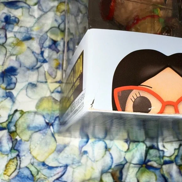 Funko Pop Bikini Burger Linda with Red Glasses - Picture 3 of 8